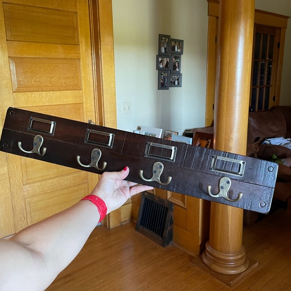 Like new coat rack “real wood” - Picture 5 of 5